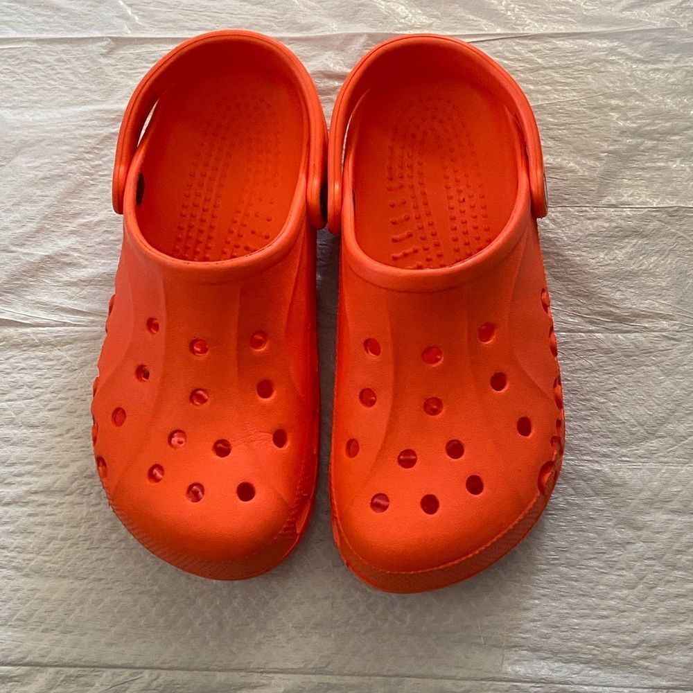CROCS Classic Clogs Unisex Orange Slip-On Slippers Size W 8 M 6 Size